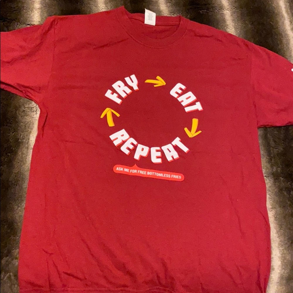 Red Robin T-shirt